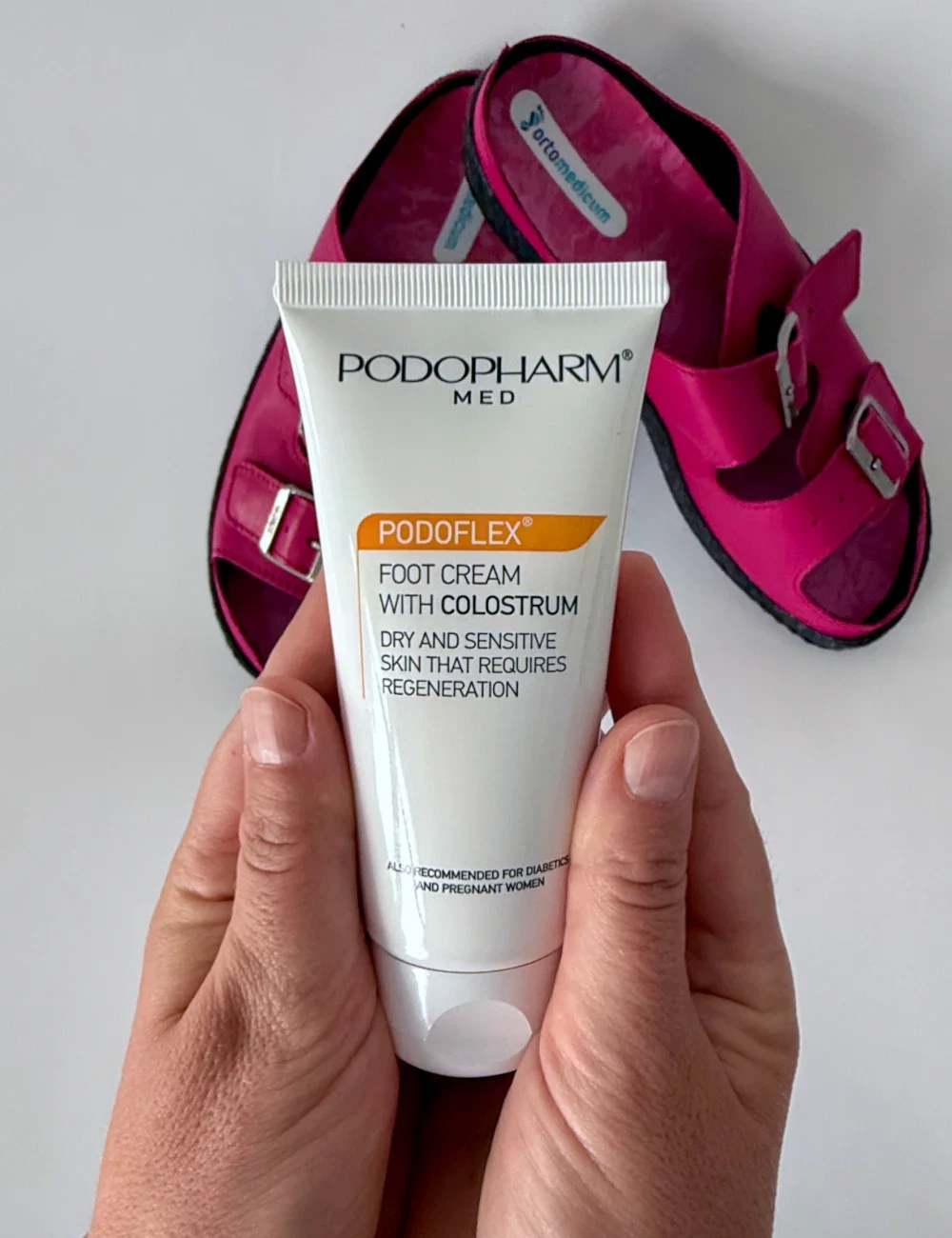 Krem do stóp z colostrum PODOFLEX PODOPHARM na suchą i pękającą skórę stóp.