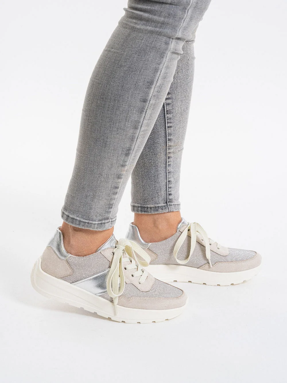 Buty ortopedyczne na płaskostopie Ara New York 12-25116-11 w kolorze srebrnym
