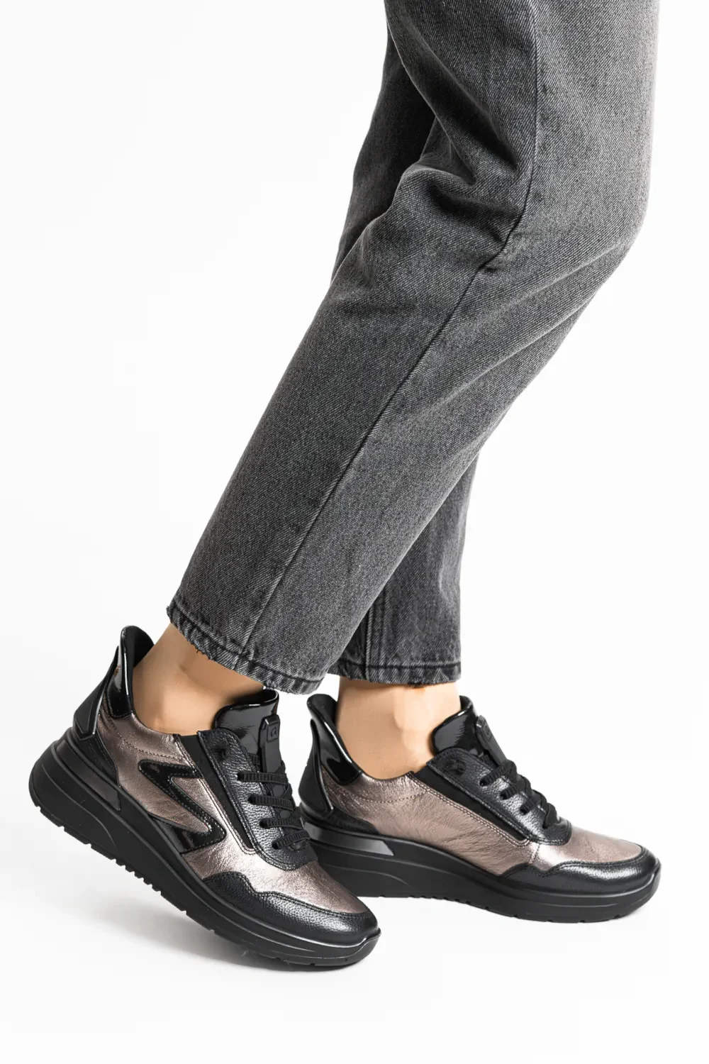 Sneakersy z wyjmowaną wkładką Ara GARDA - czarne z brązowym połyskiem