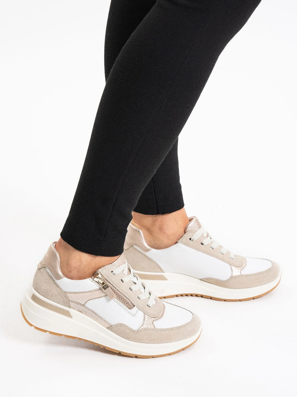 Wygodne sneakersy damskie z wyjmowaną wkładką Ara Garda 12-57702-25 beżowy